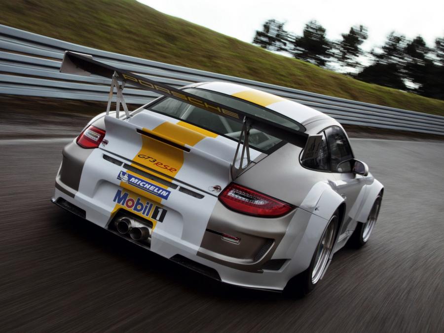  Porsche 911 GT3 RSR 2011 года  (фото 14 из 24)